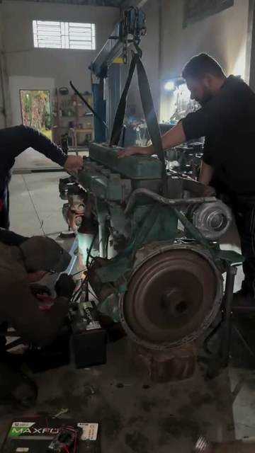 Montagem do motor na oficina Mamute Motores